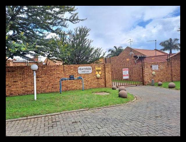 2 BEDROOM TOWNHOUSE FOR SALE IN POMONA